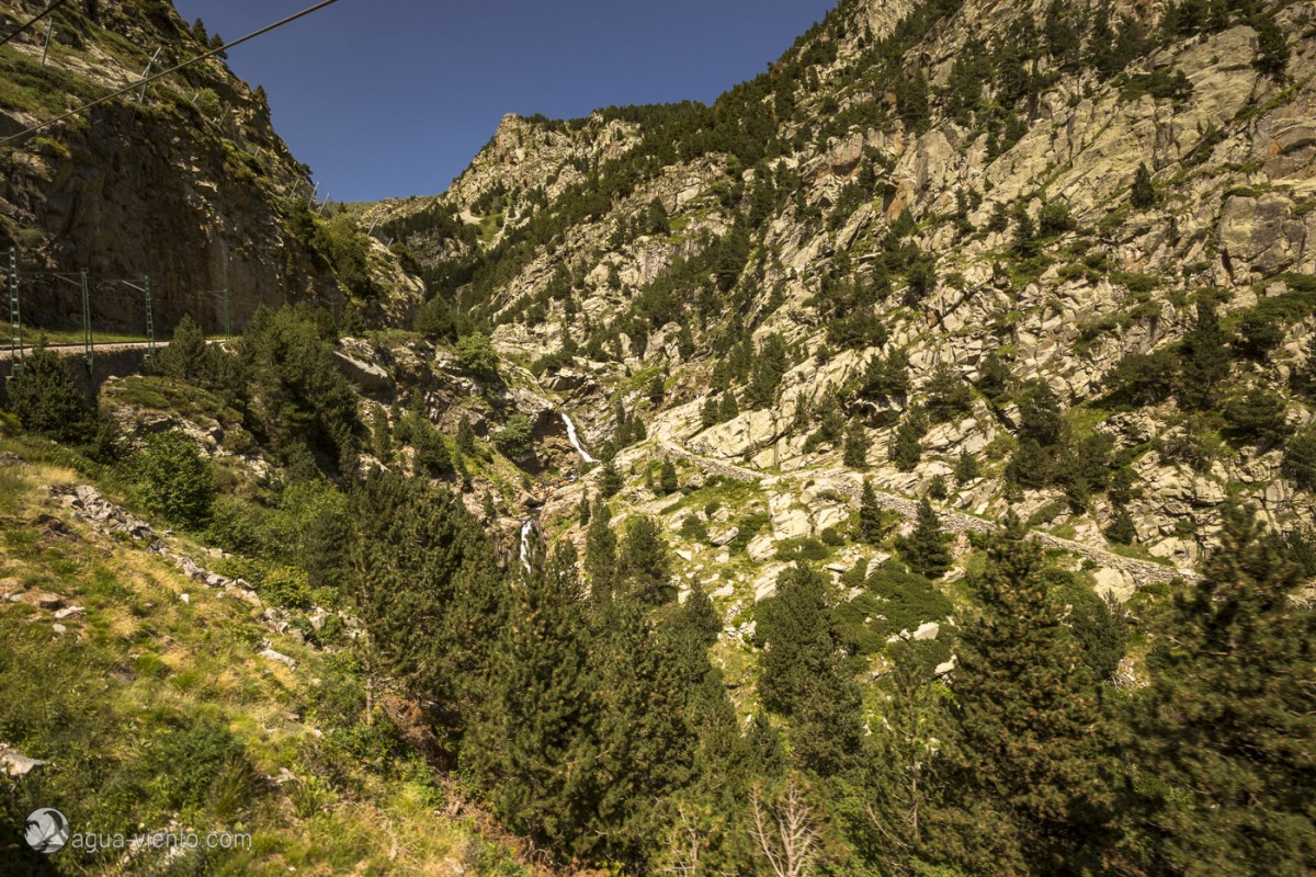 Spain Pyrenees Hiking Vall de Nuria Catalonia